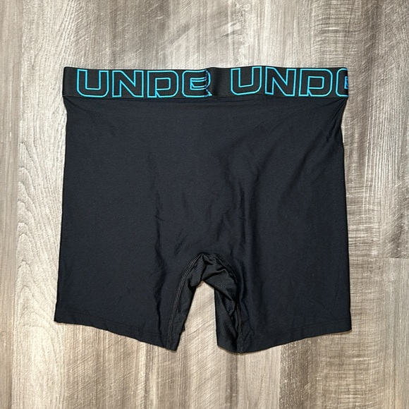 Under Armour Performance Microfiber Boxer Brief - Medium - Picture 2 of 3